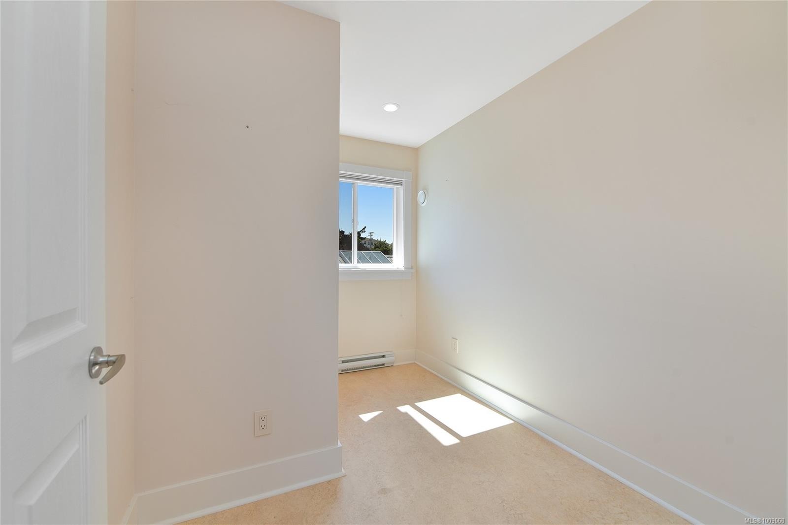 Fh19-445 Head St, Esquimalt, BC