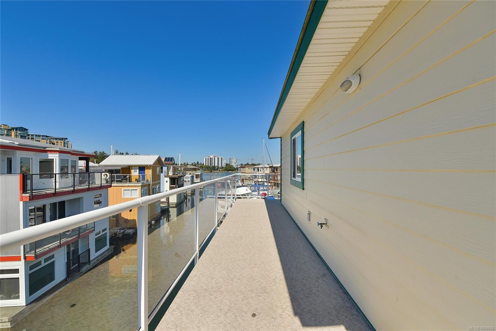 Fh19-445 Head St, Esquimalt, BC