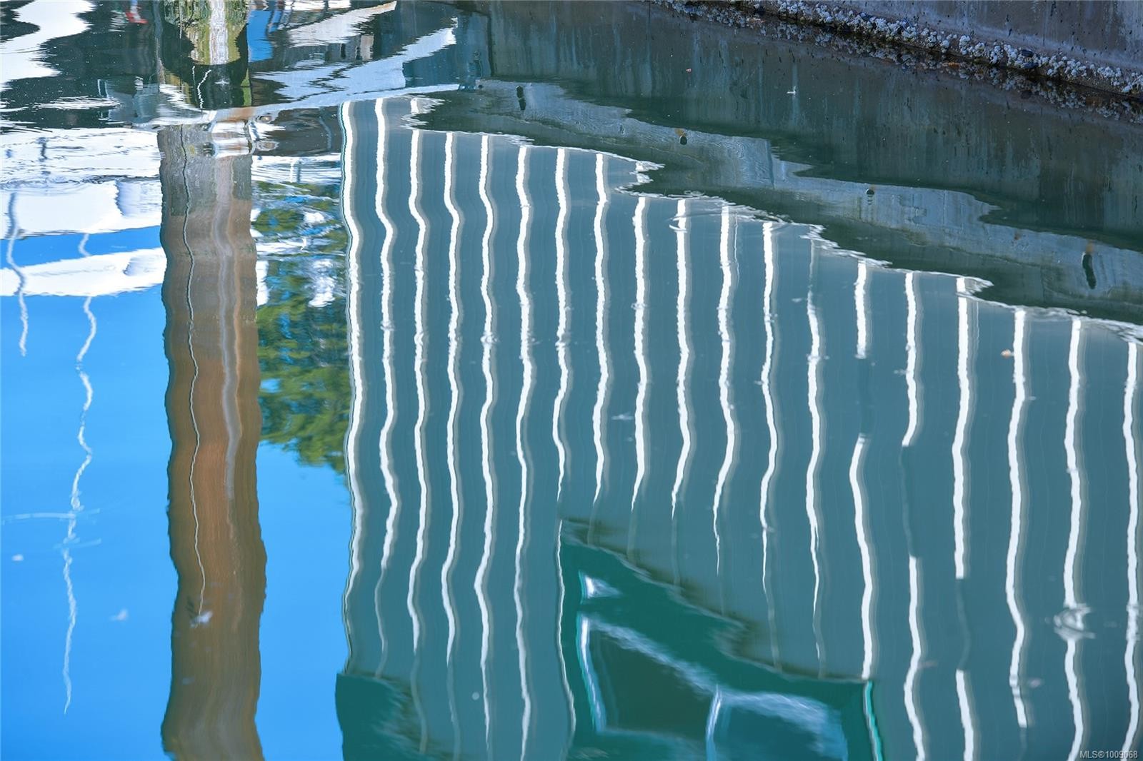 Fh19-445 Head St, Esquimalt, BC