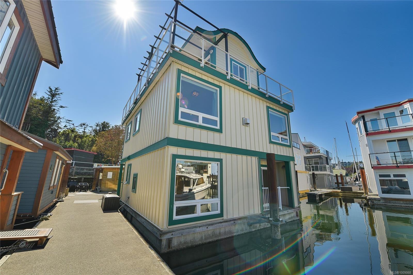 Fh19-445 Head St, Esquimalt, BC