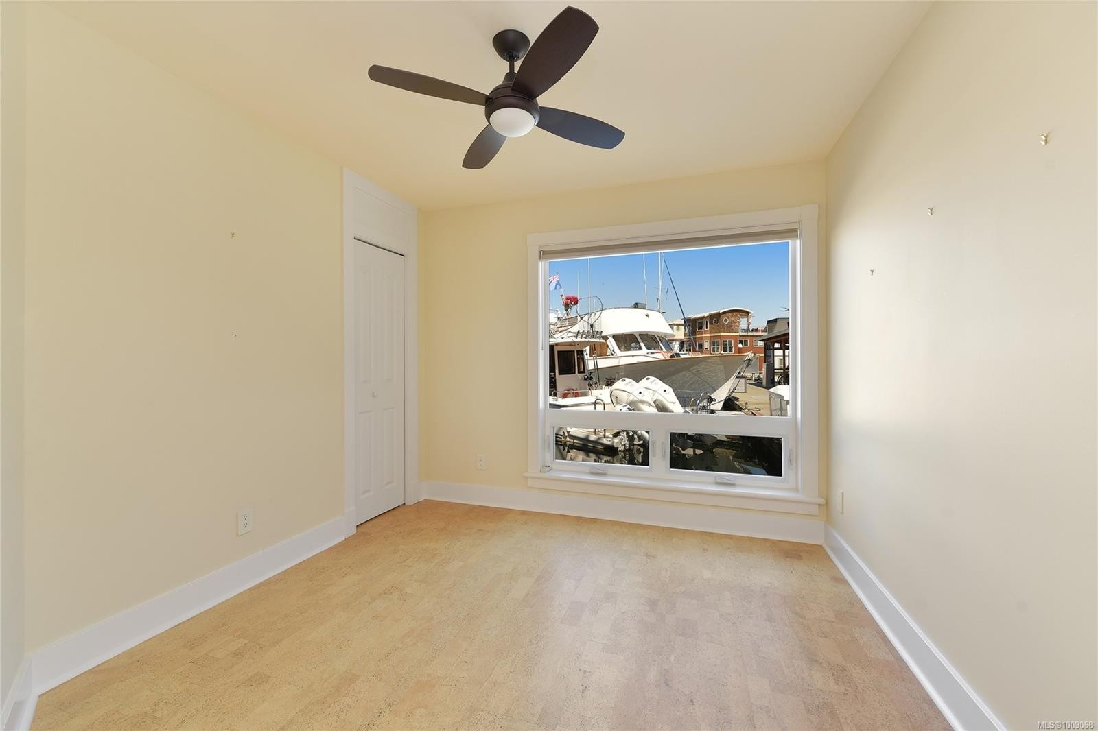 Fh19-445 Head St, Esquimalt, BC