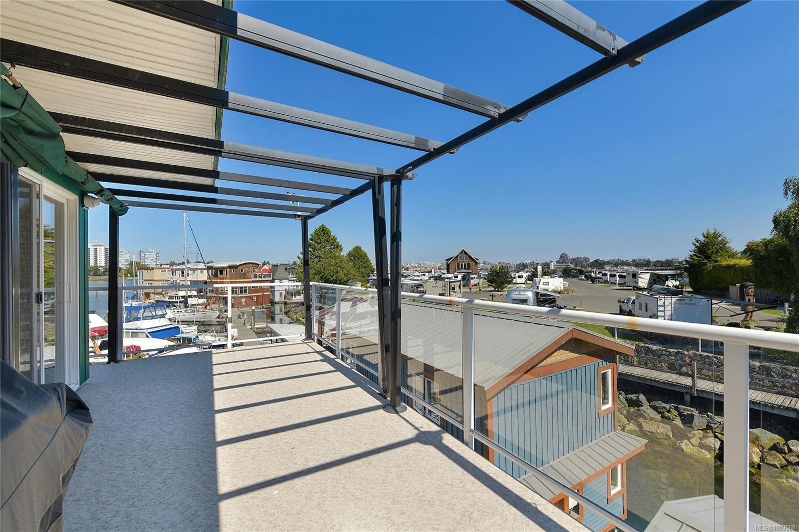 Fh19-445 Head St, Esquimalt, BC