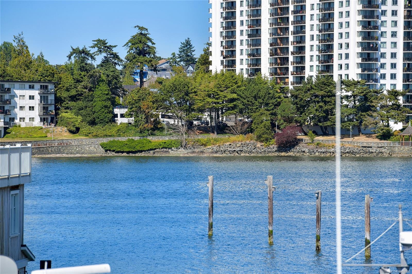 Fh19-445 Head St, Esquimalt, BC