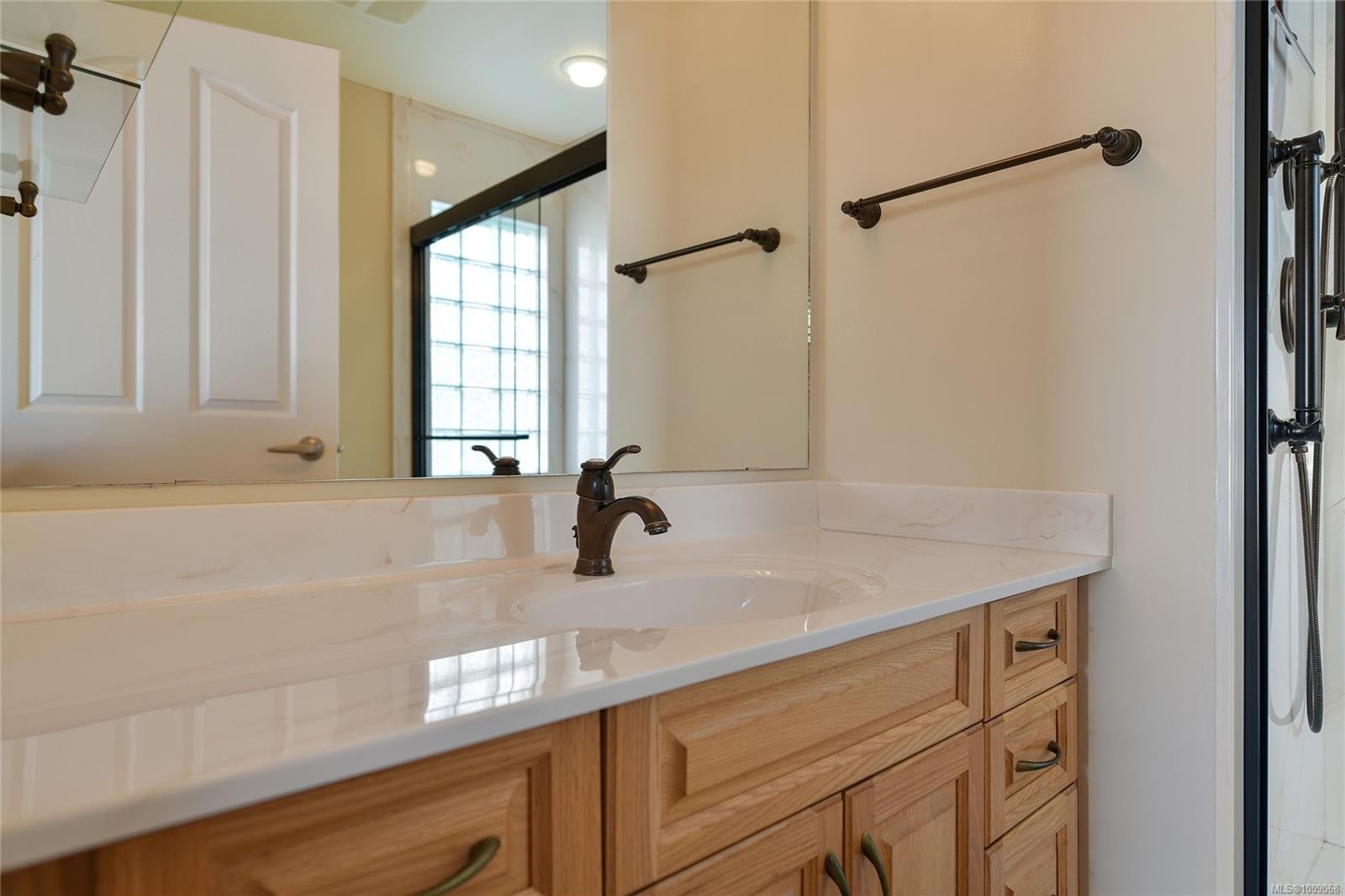 Fh19-445 Head St, Esquimalt, BC