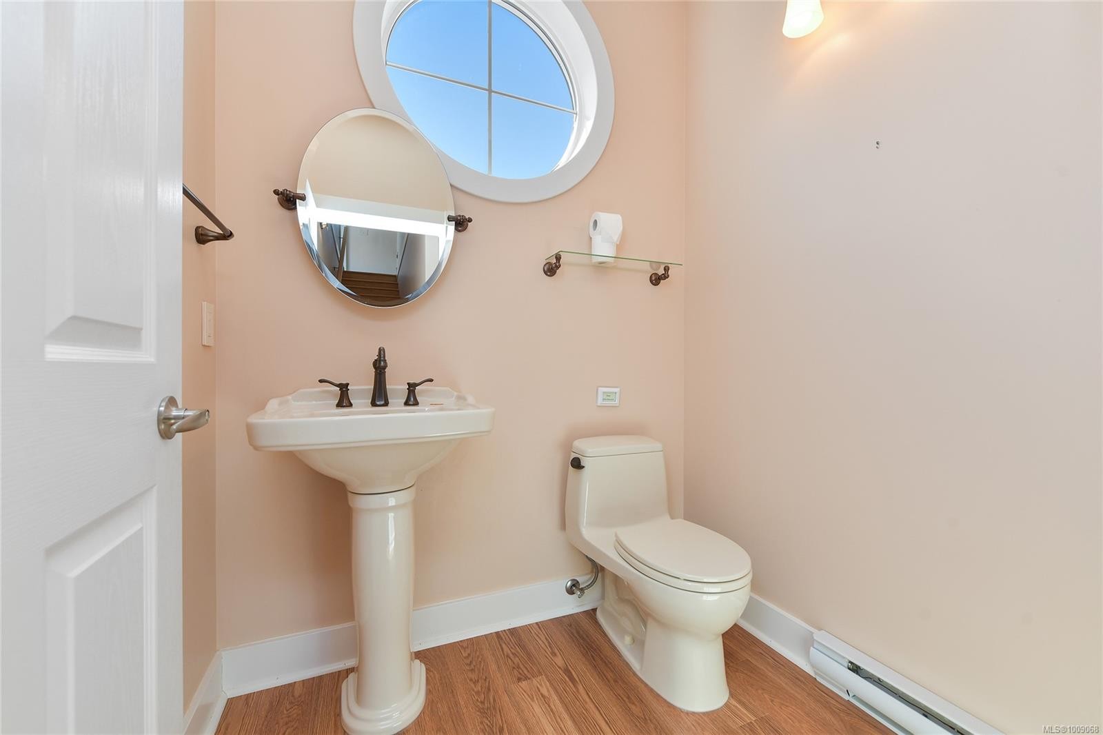 Fh19-445 Head St, Esquimalt, BC