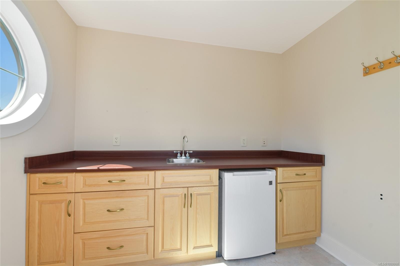 Fh19-445 Head St, Esquimalt, BC