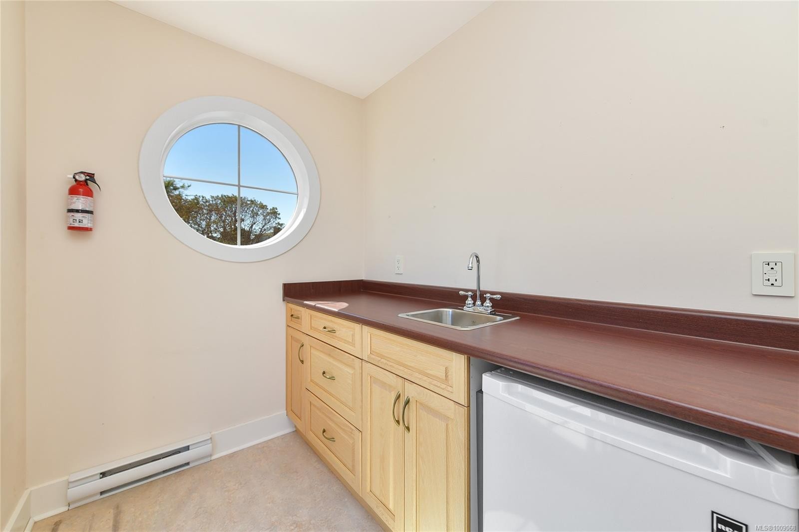 Fh19-445 Head St, Esquimalt, BC