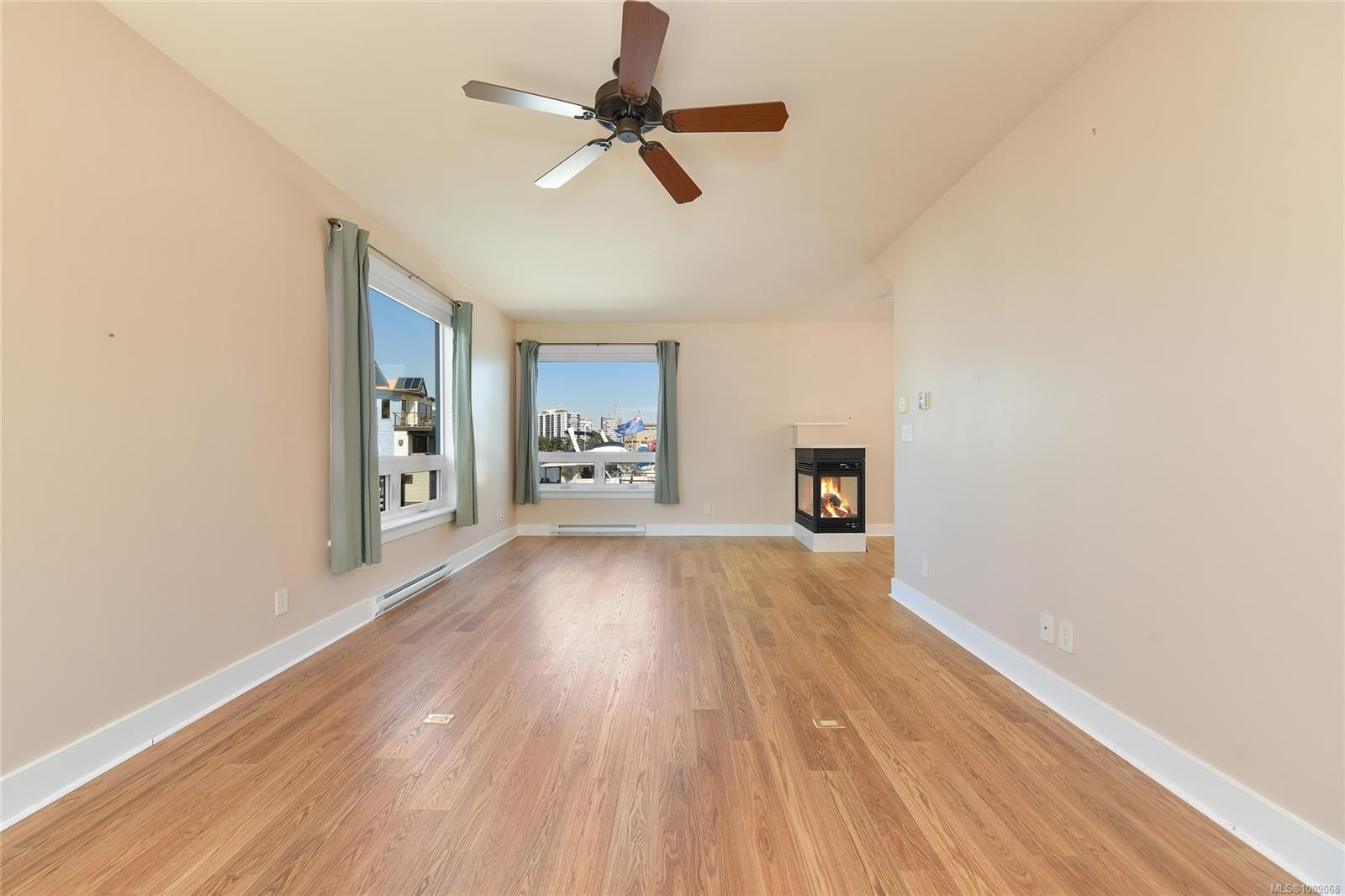 Fh19-445 Head St, Esquimalt, BC