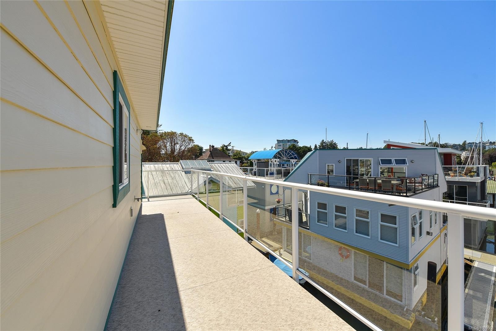 Fh19-445 Head St, Esquimalt, BC