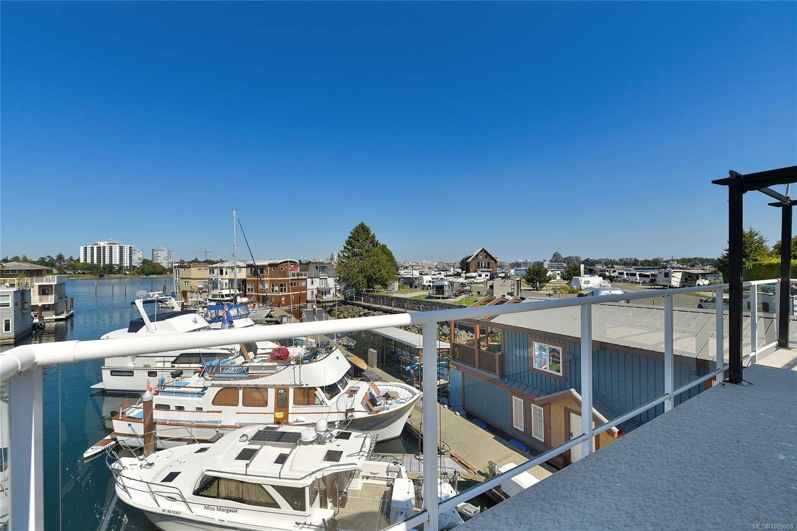 Fh19-445 Head St, Esquimalt, BC