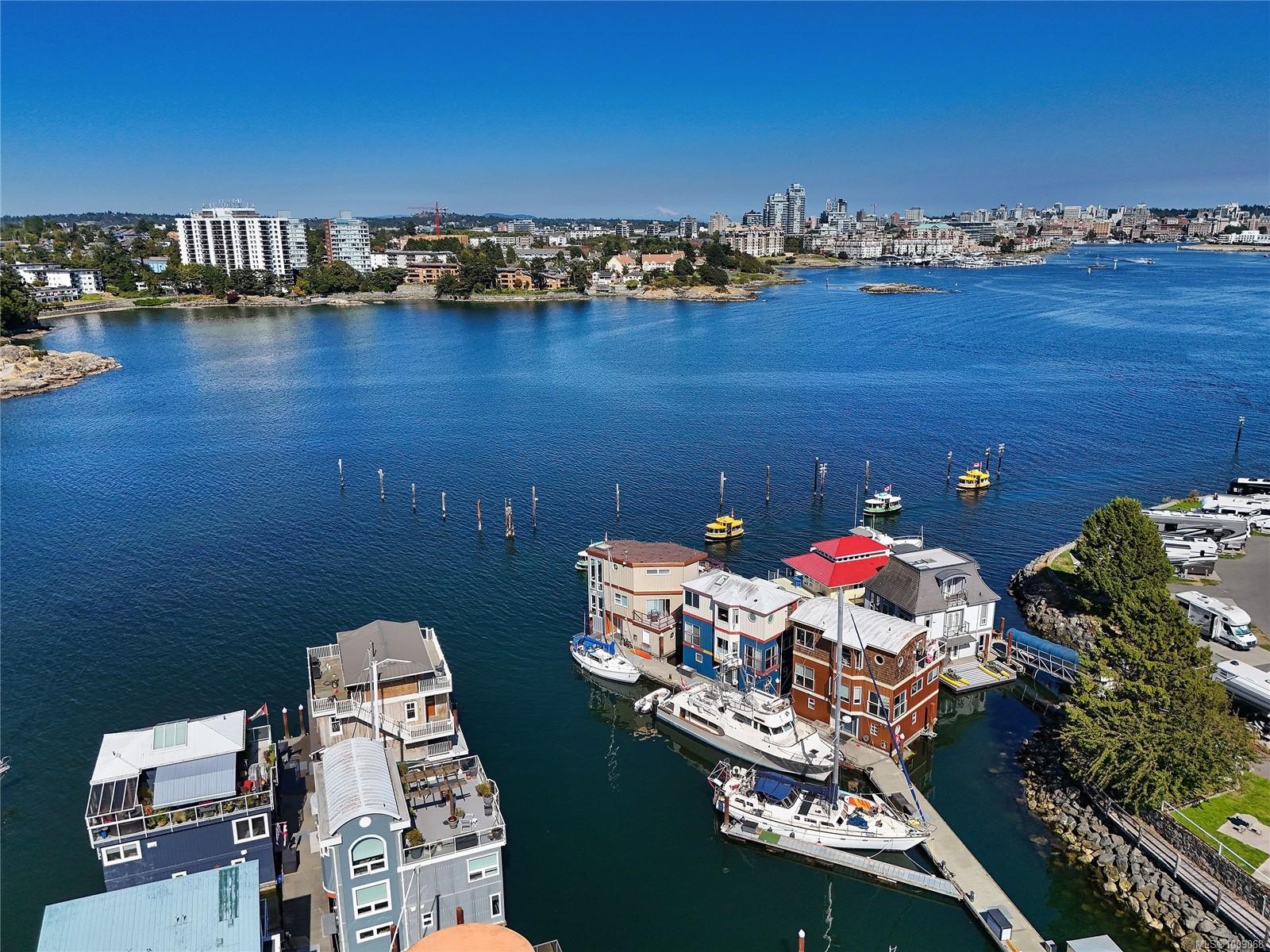 Fh19-445 Head St, Esquimalt, BC