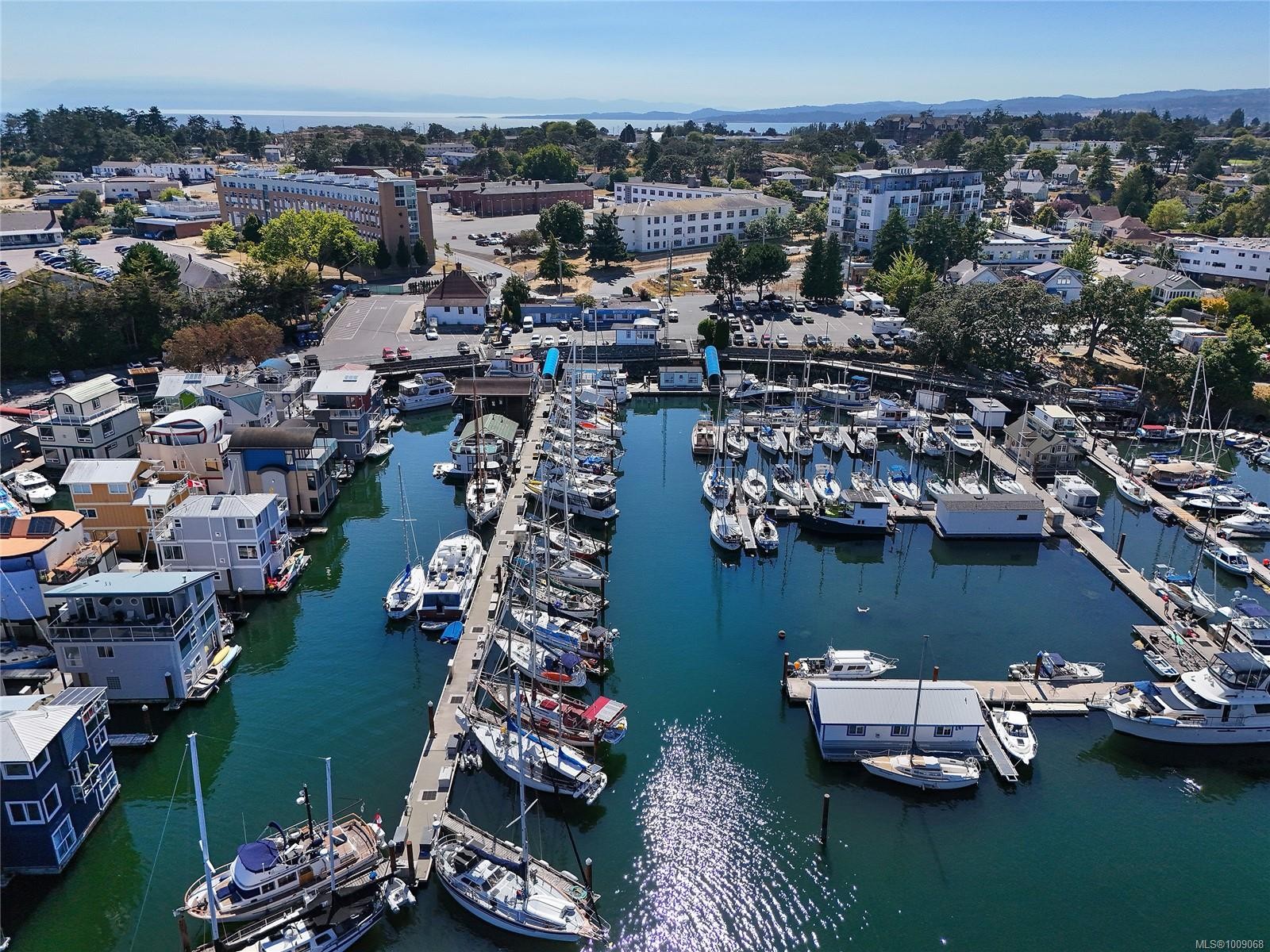 Fh19-445 Head St, Esquimalt, BC