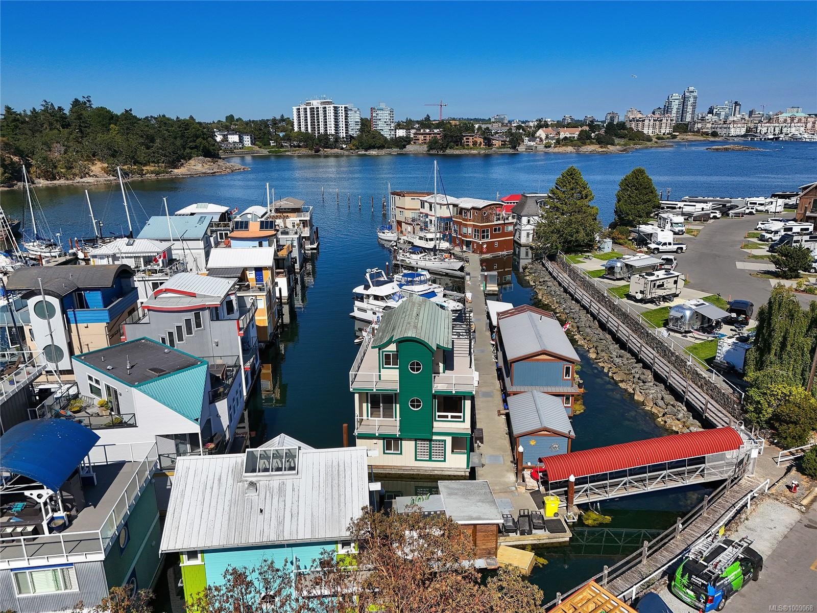 Fh19-445 Head St, Esquimalt, BC