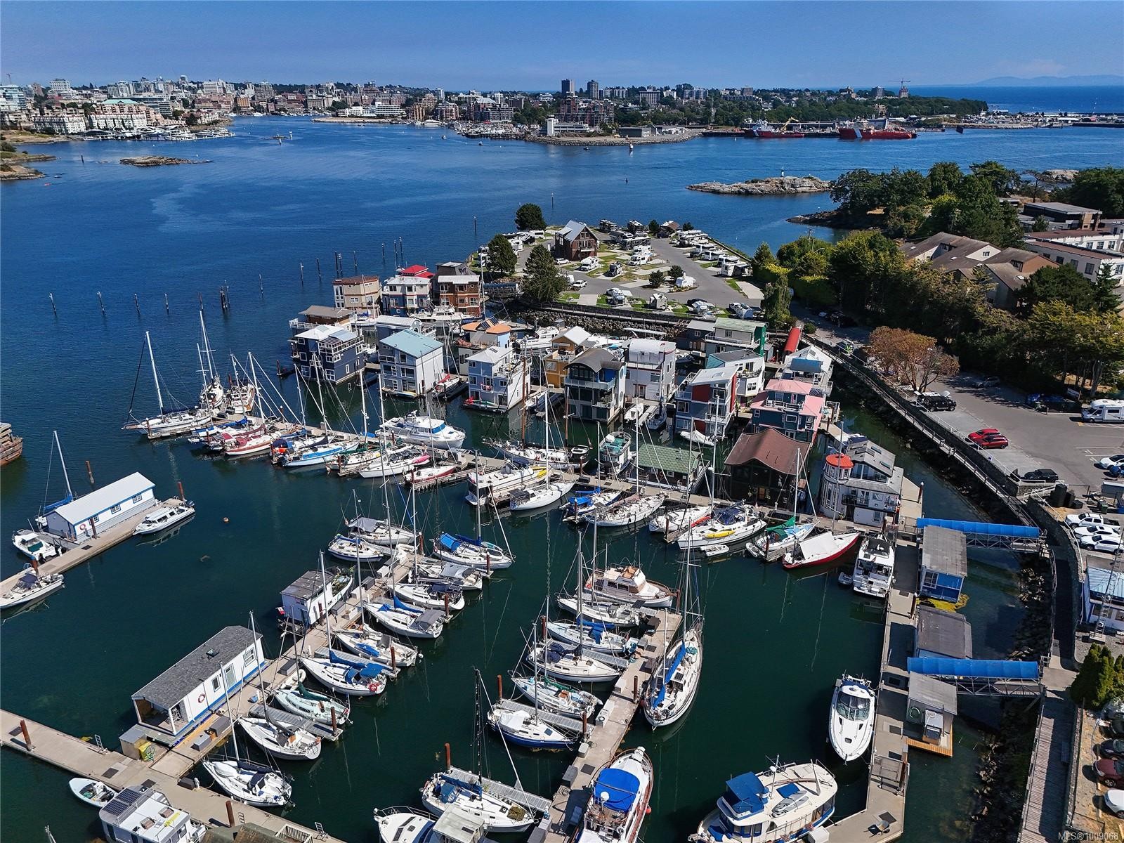 Fh19-445 Head St, Esquimalt, BC