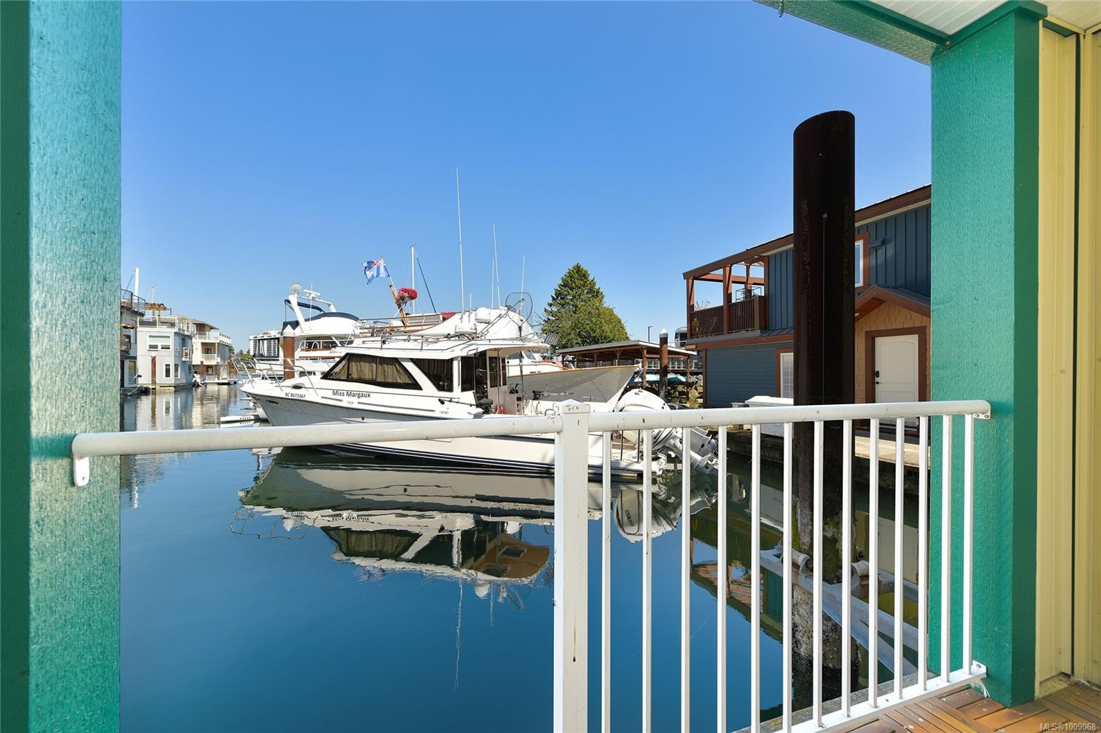 Fh19-445 Head St, Esquimalt, BC