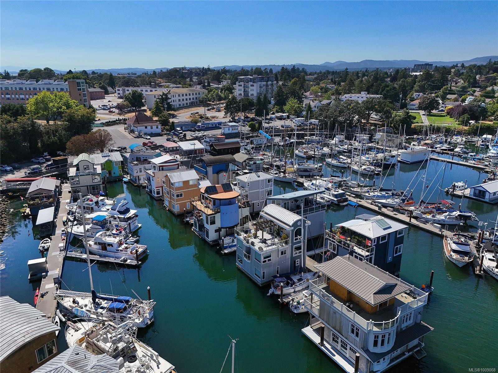 Fh19-445 Head St, Esquimalt, BC