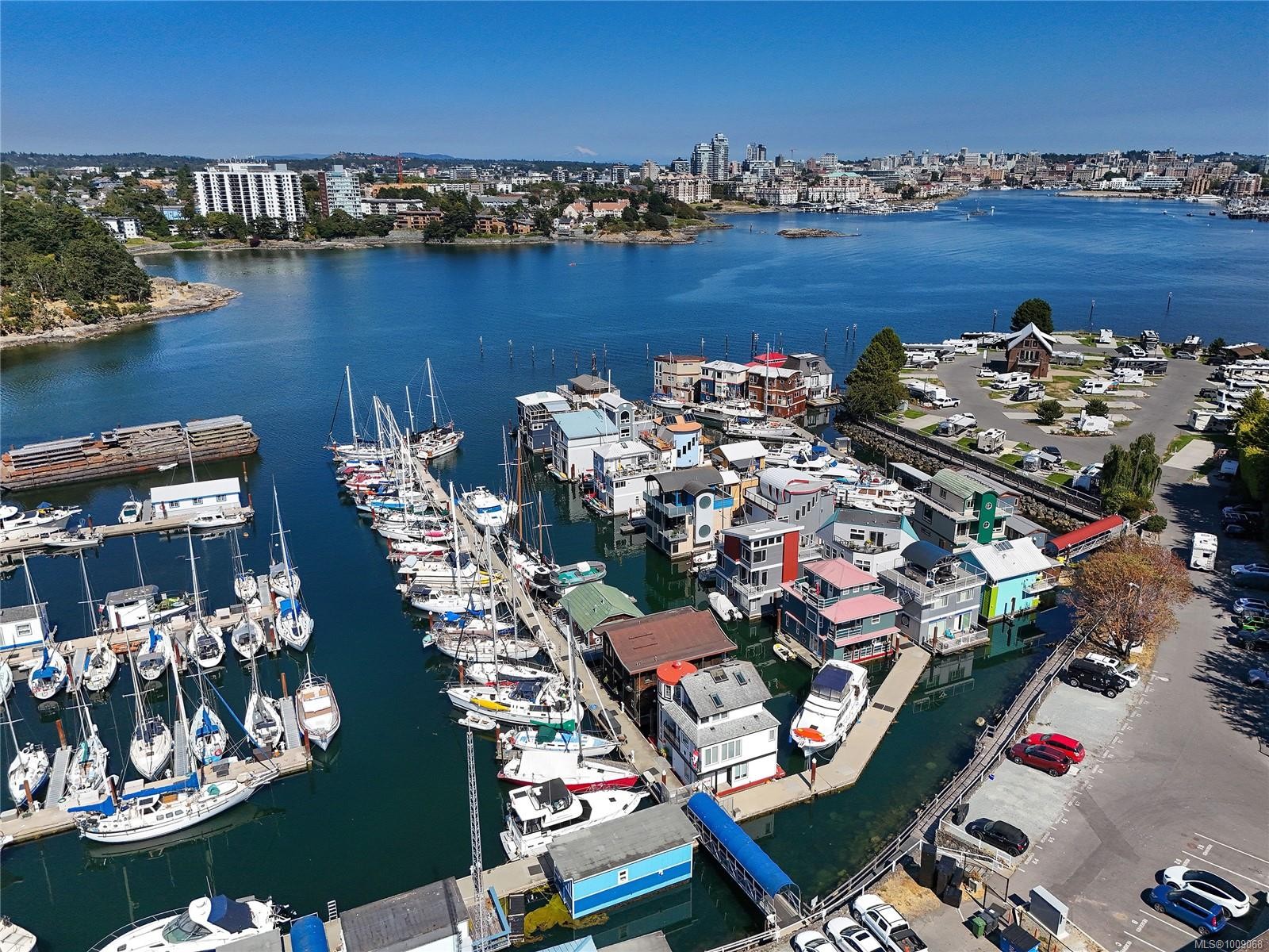 Fh19-445 Head St, Esquimalt, BC