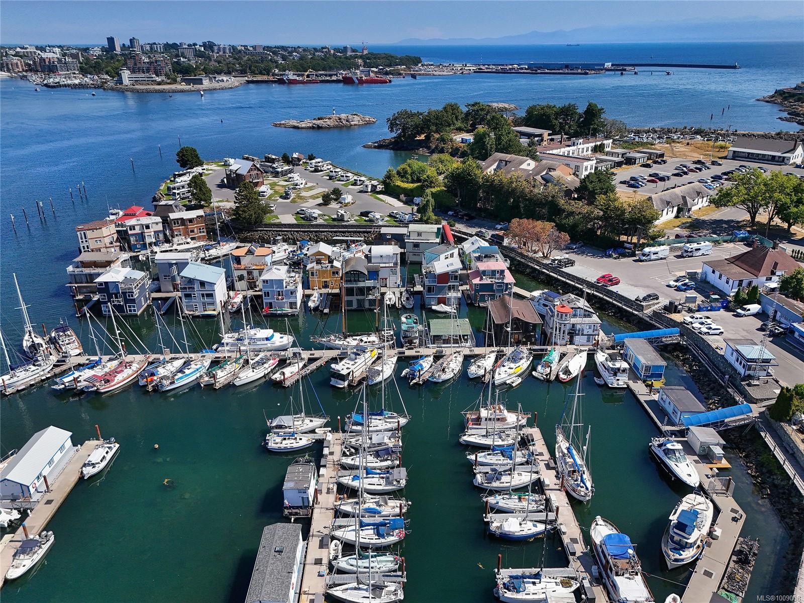 Fh19-445 Head St, Esquimalt, BC