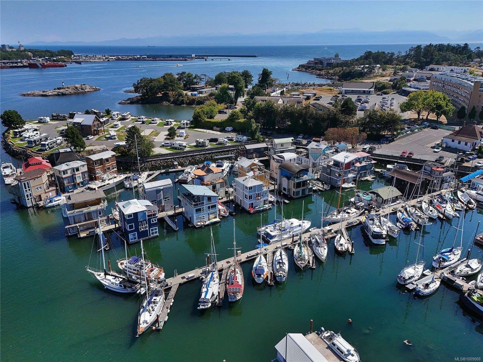 Fh19-445 Head St, Esquimalt, BC