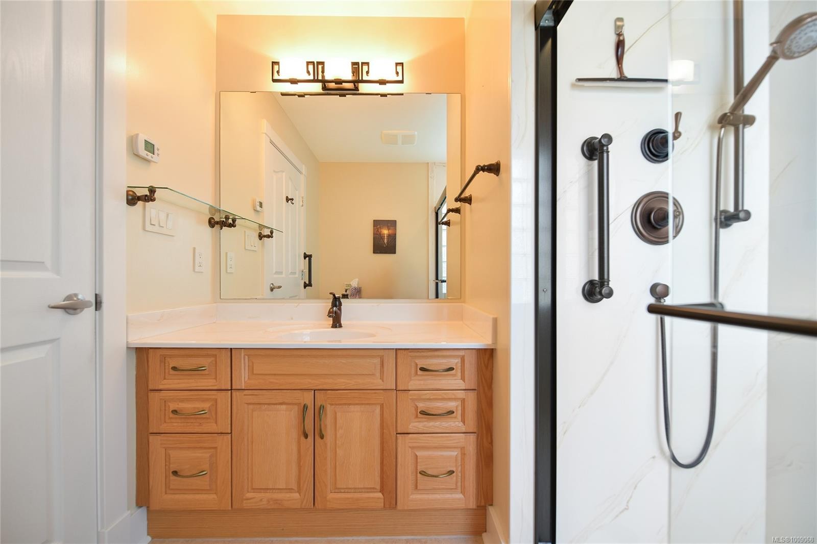 Fh19-445 Head St, Esquimalt, BC