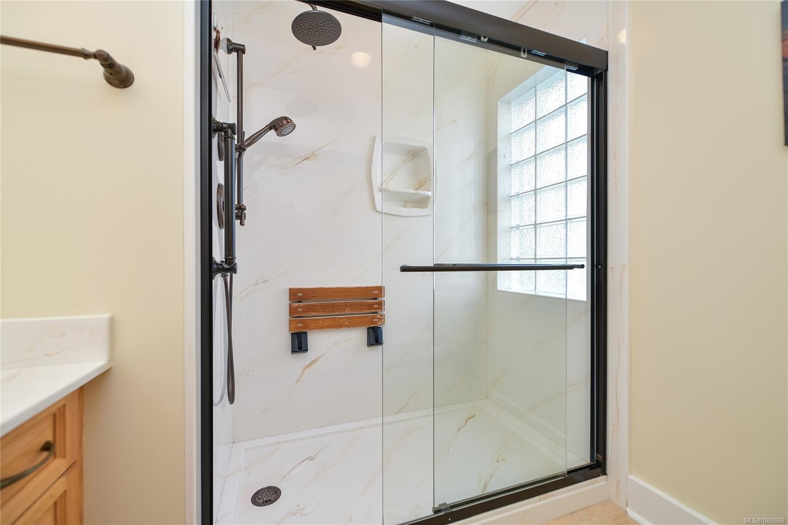 Fh19-445 Head St, Esquimalt, BC