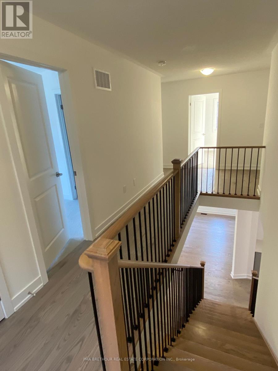 35 Brabin Circle, Whitby, ON - Indoor Photo Showing Other Room