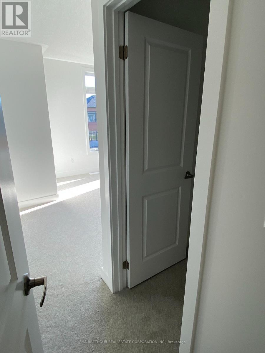 35 Brabin Circle, Whitby, ON - Indoor Photo Showing Other Room