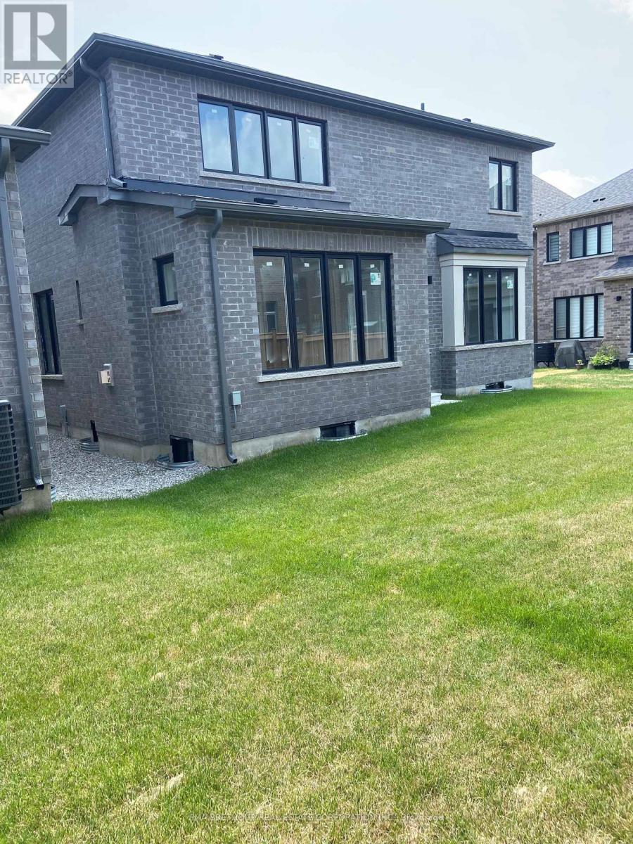35 Brabin Circle, Whitby, ON - Outdoor