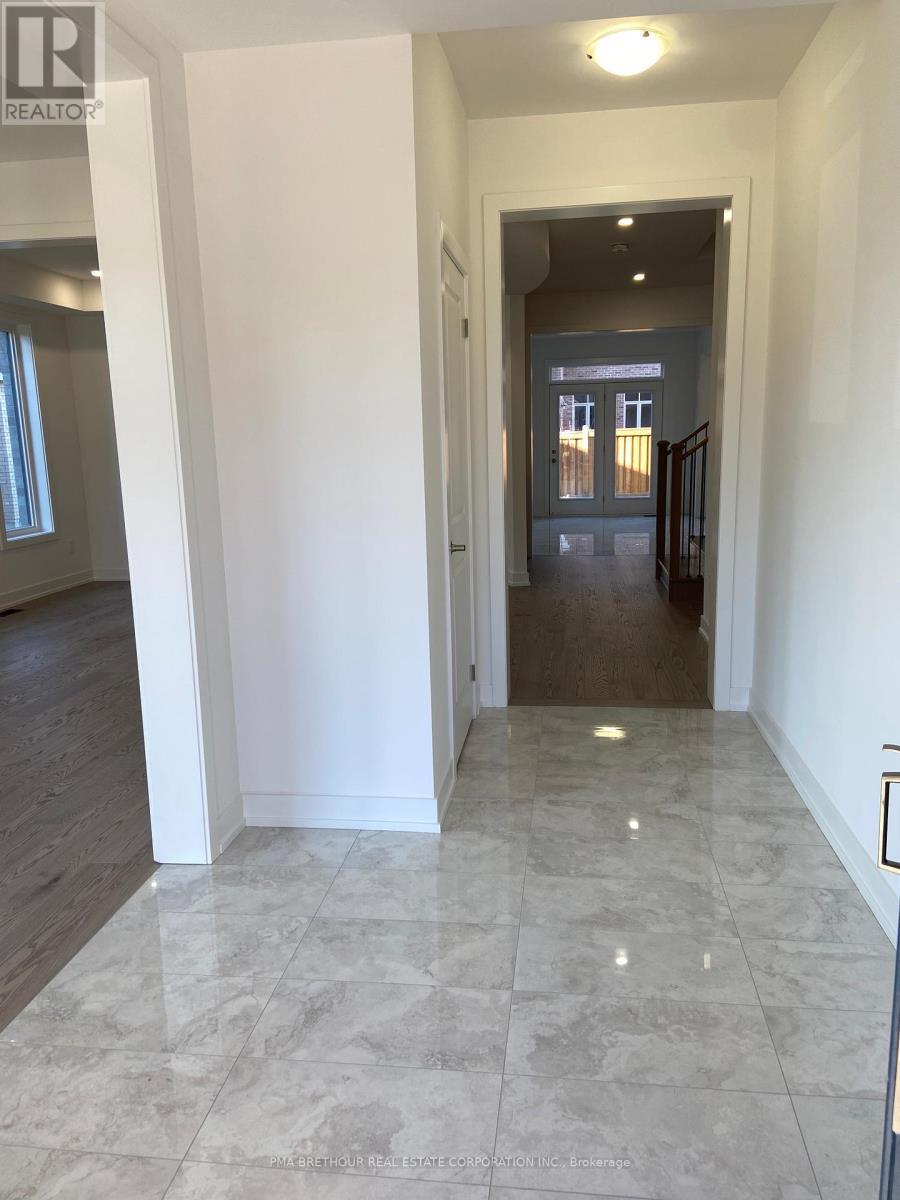 35 Brabin Circle, Whitby, ON - Indoor Photo Showing Other Room