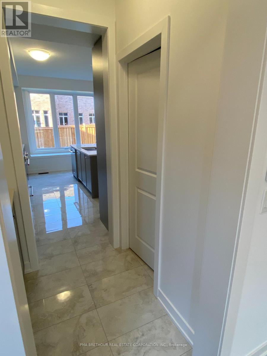 35 Brabin Circle, Whitby, ON - Indoor Photo Showing Other Room