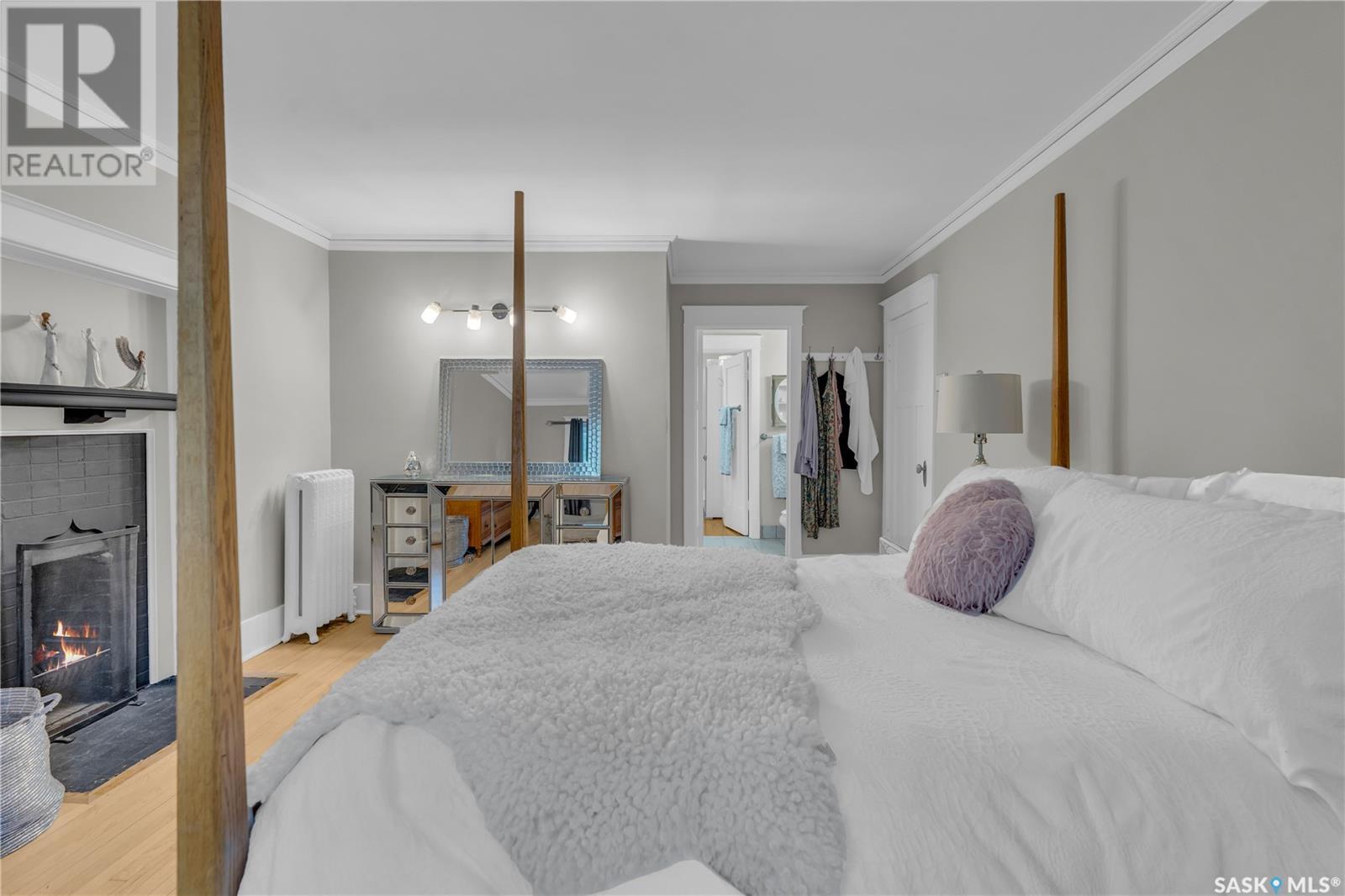 3120 Rae Street, Regina, SK - Indoor Photo Showing Bedroom With Fireplace
