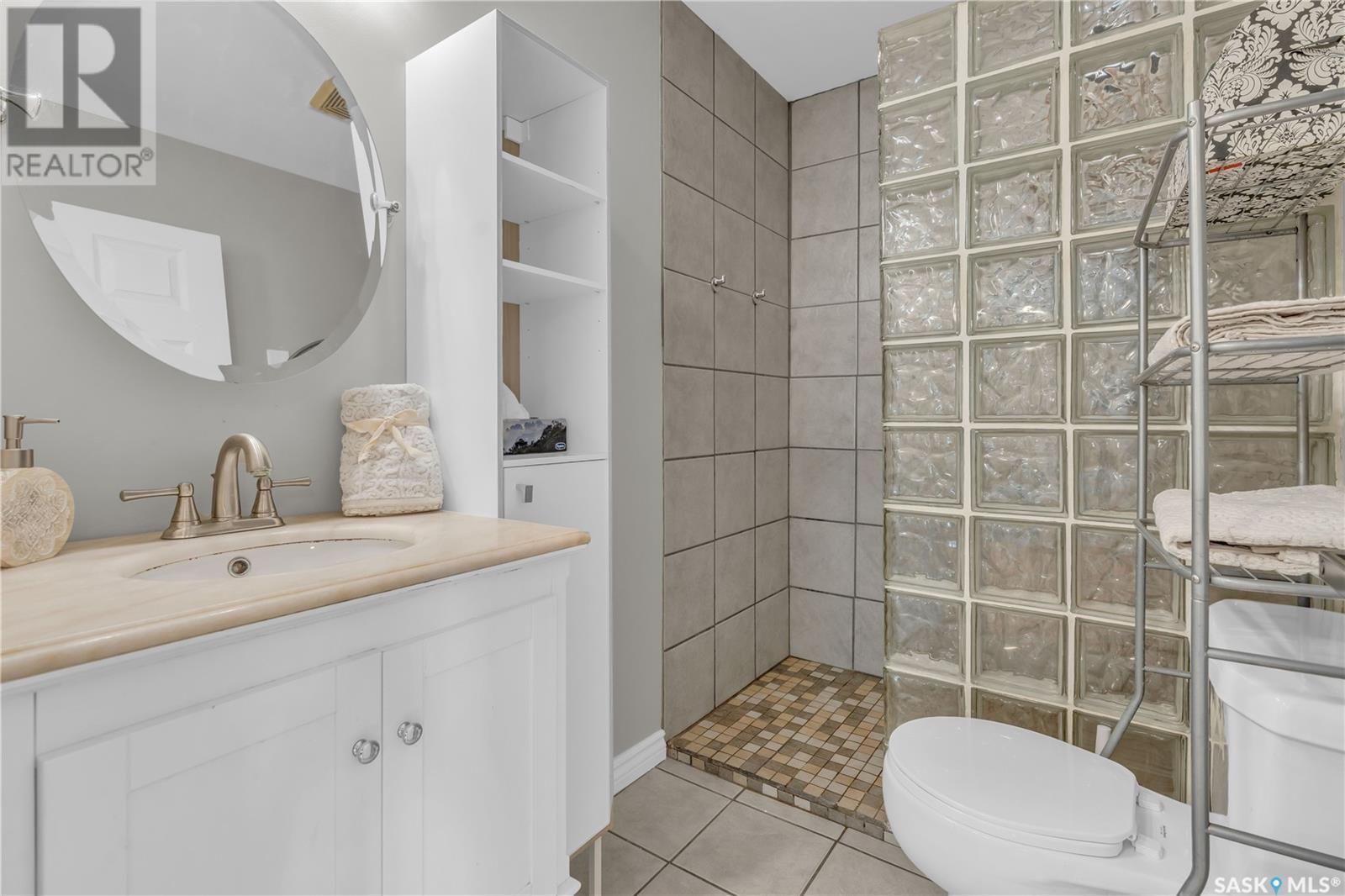 3120 Rae Street, Regina, SK - Indoor Photo Showing Bathroom