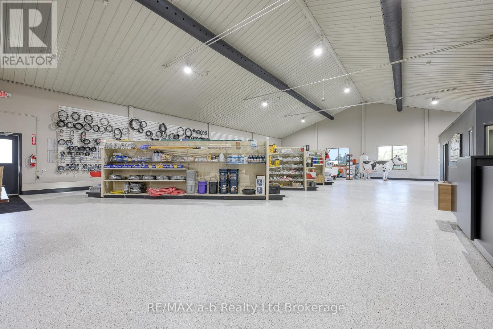 show room - 15456 Elginfield Road, Lucan Biddulph, ON