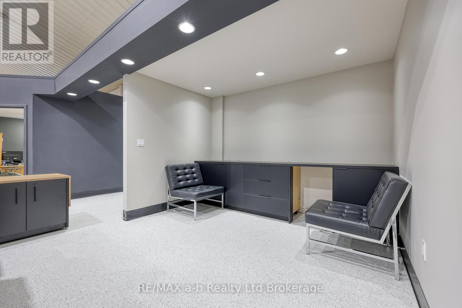 reception area - 15456 Elginfield Road, Lucan Biddulph, ON