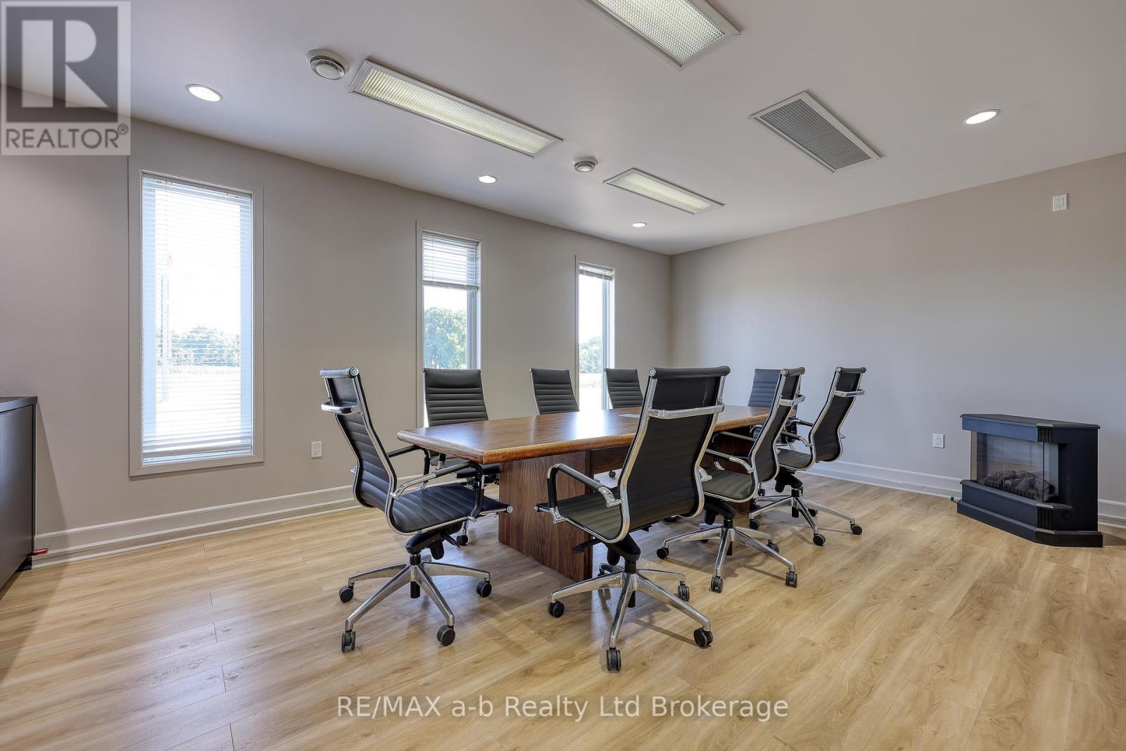 board room - 15456 Elginfield Road, Lucan Biddulph, ON