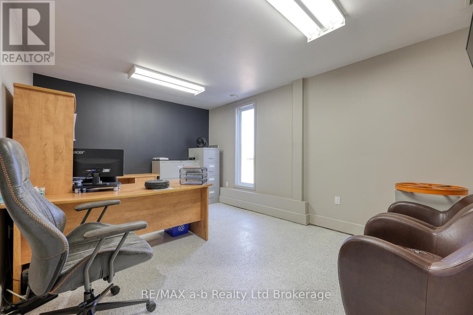 main floor office - 15456 Elginfield Road, Lucan Biddulph, ON