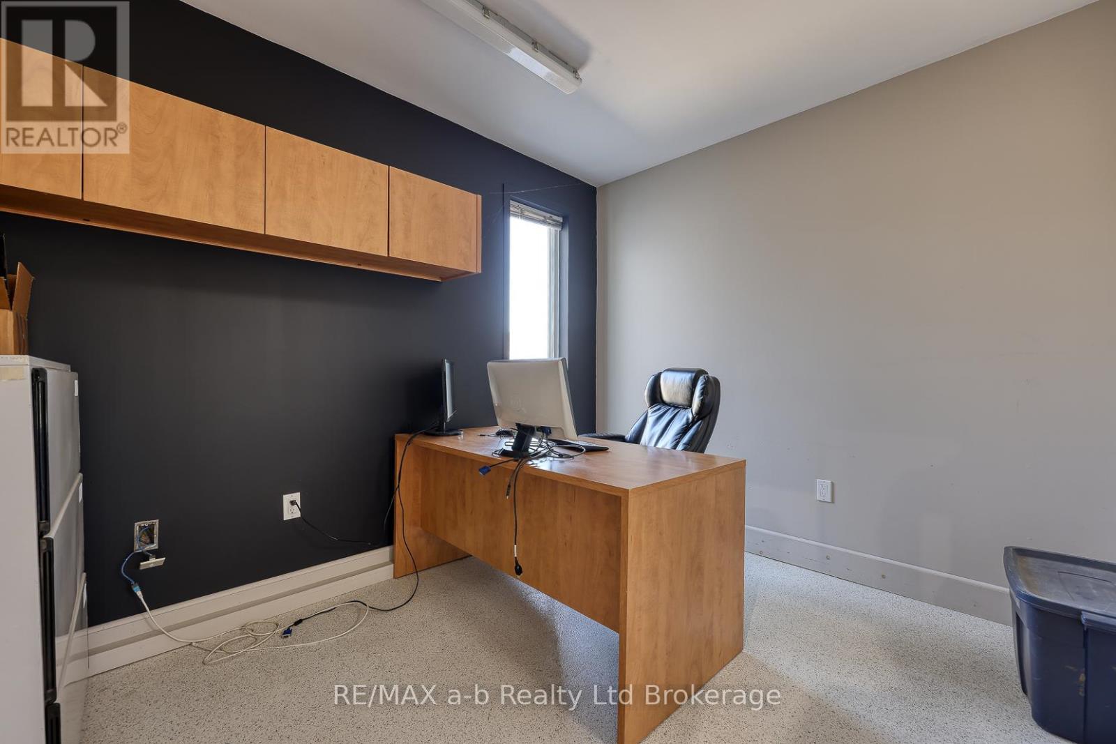 main floor office - 15456 Elginfield Road, Lucan Biddulph, ON