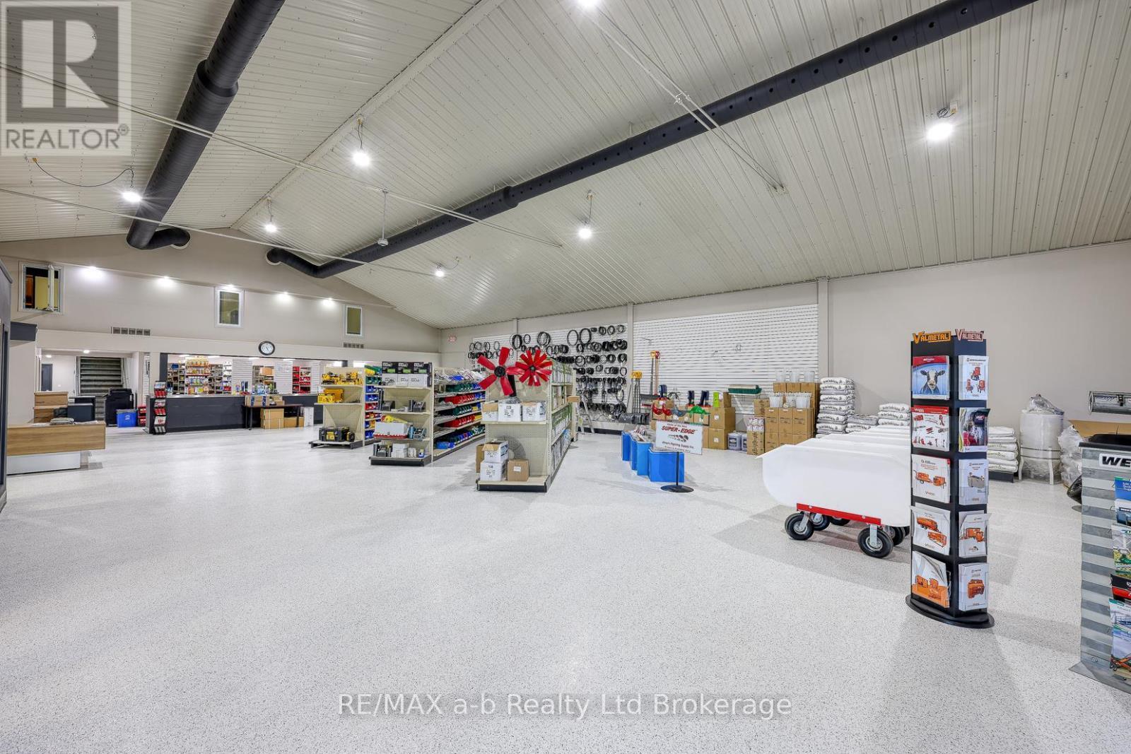 show room - 15456 Elginfield Road, Lucan Biddulph, ON