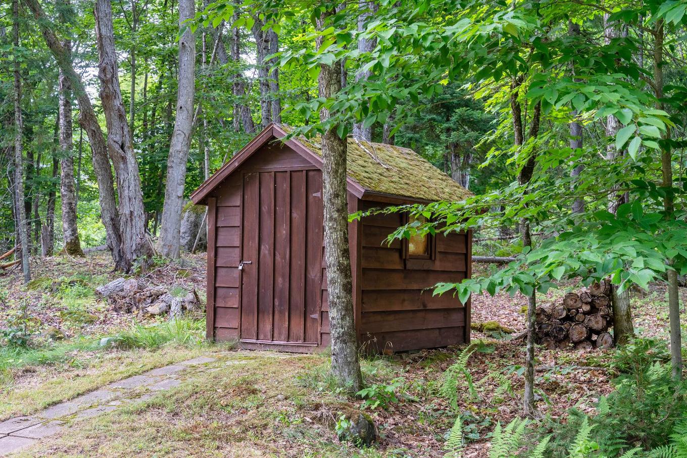 Shed - 2335 Rue Labelle, Mont-Tremblant, QC - Outdoor