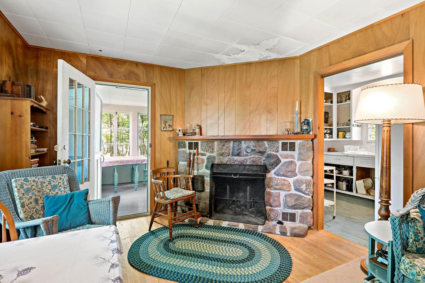 Living room - 2335 Rue Labelle, Mont-Tremblant, QC - Indoor With Fireplace