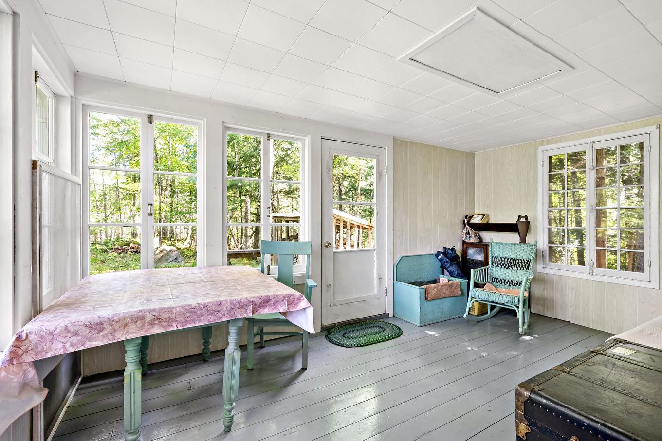 Veranda - 2335 Rue Labelle, Mont-Tremblant, QC - Indoor