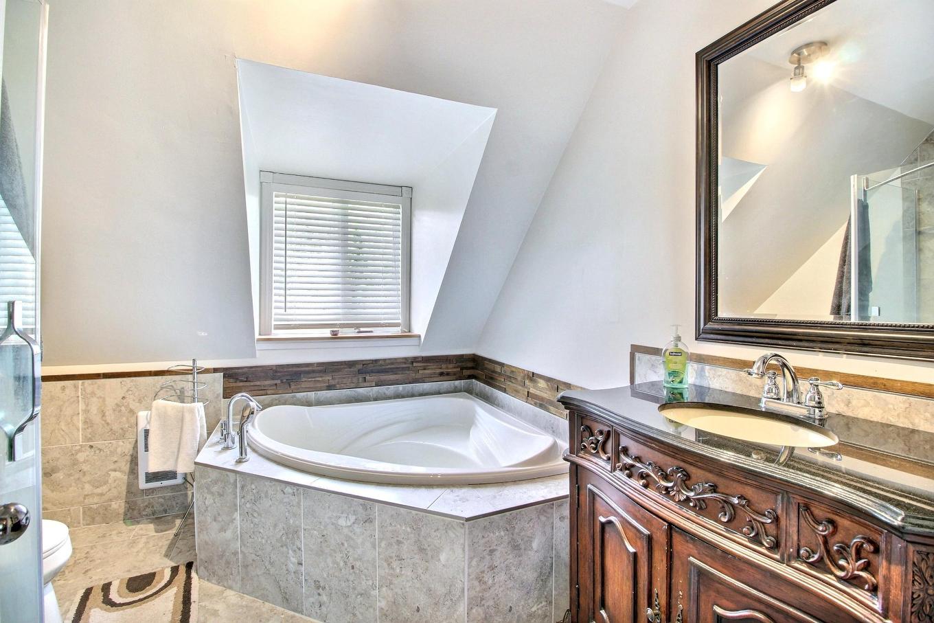 Bedroom - 611 Route Des Pionniers, Rouyn-Noranda, QC - Indoor Photo Showing Bathroom