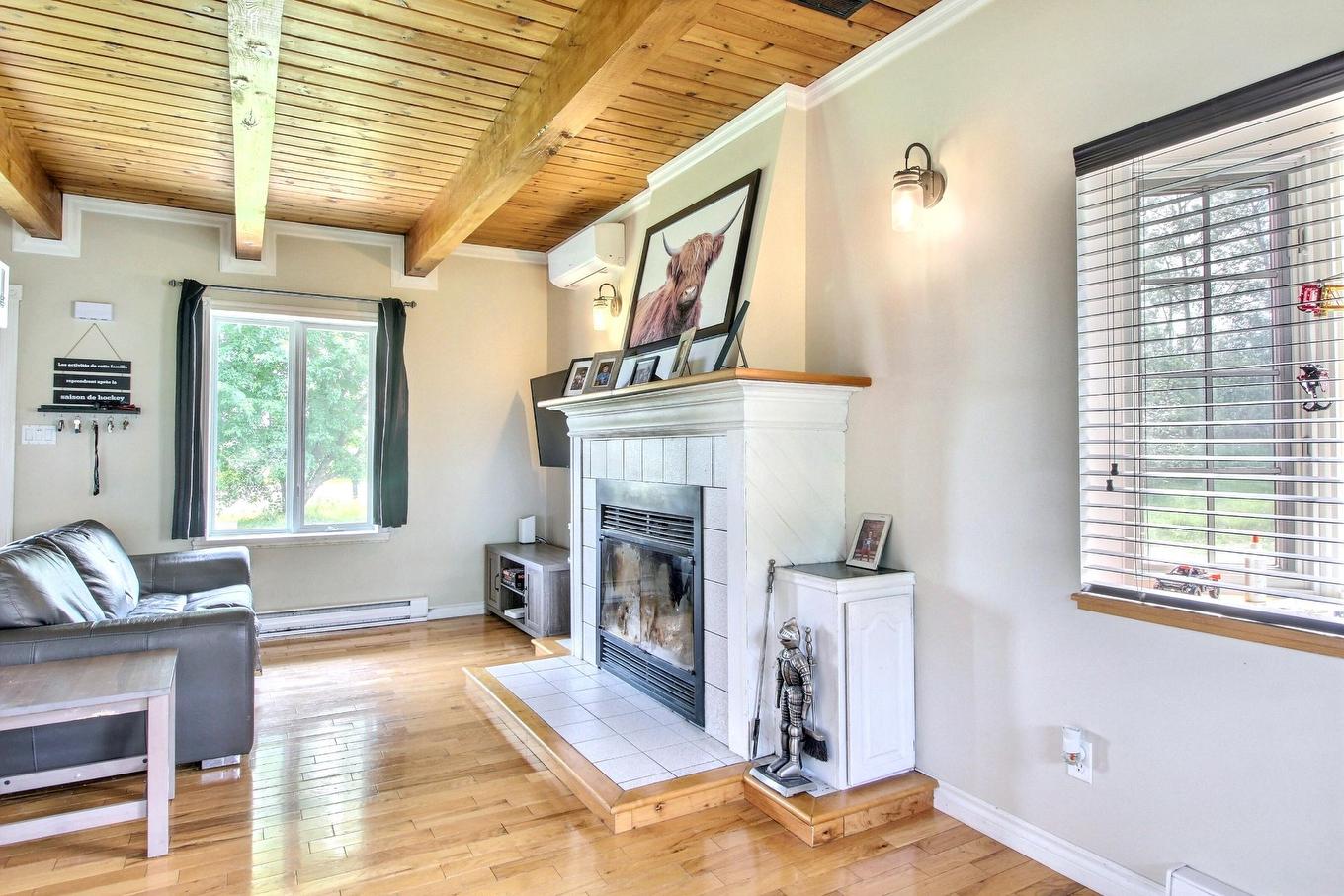 Living room - 611 Route Des Pionniers, Rouyn-Noranda, QC - Indoor Photo Showing Living Room With Fireplace