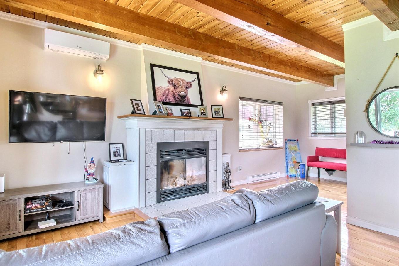 Living room - 611 Route Des Pionniers, Rouyn-Noranda, QC - Indoor Photo Showing Living Room With Fireplace