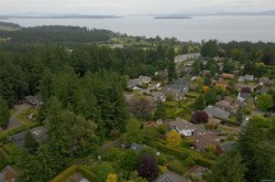 5225 Santa Clara Ave Saanich, BC V8Y 1W6