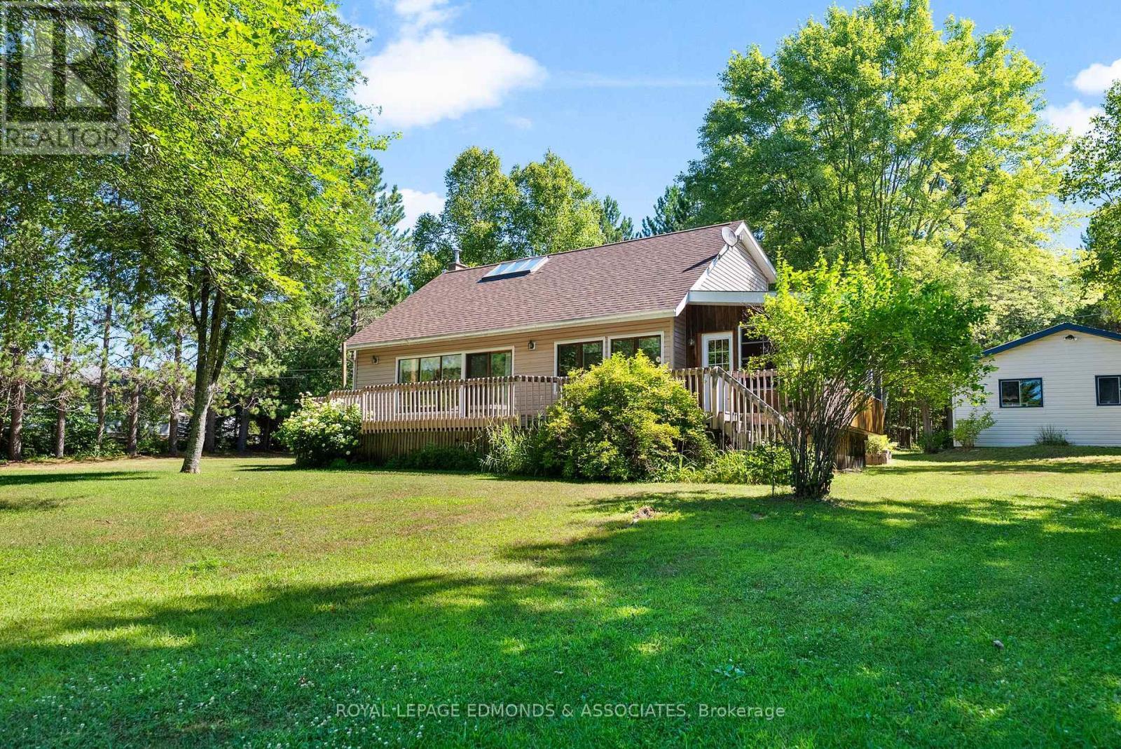 36 Crescent Drive, Brudenell, Lyndoch And Raglan, ON - Outdoor With Deck Patio Veranda