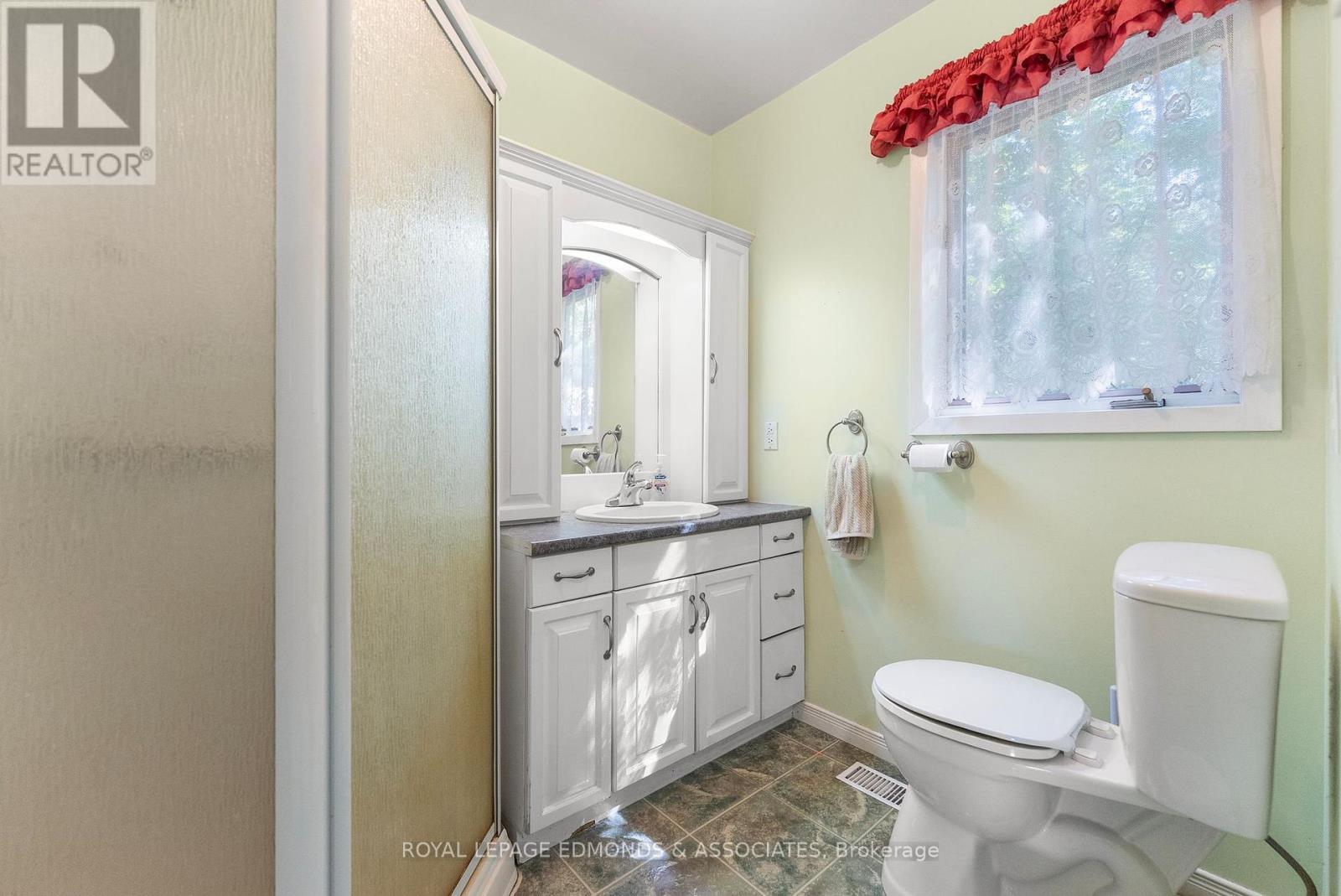 36 Crescent Drive, Brudenell, Lyndoch And Raglan, ON - Indoor Photo Showing Bathroom