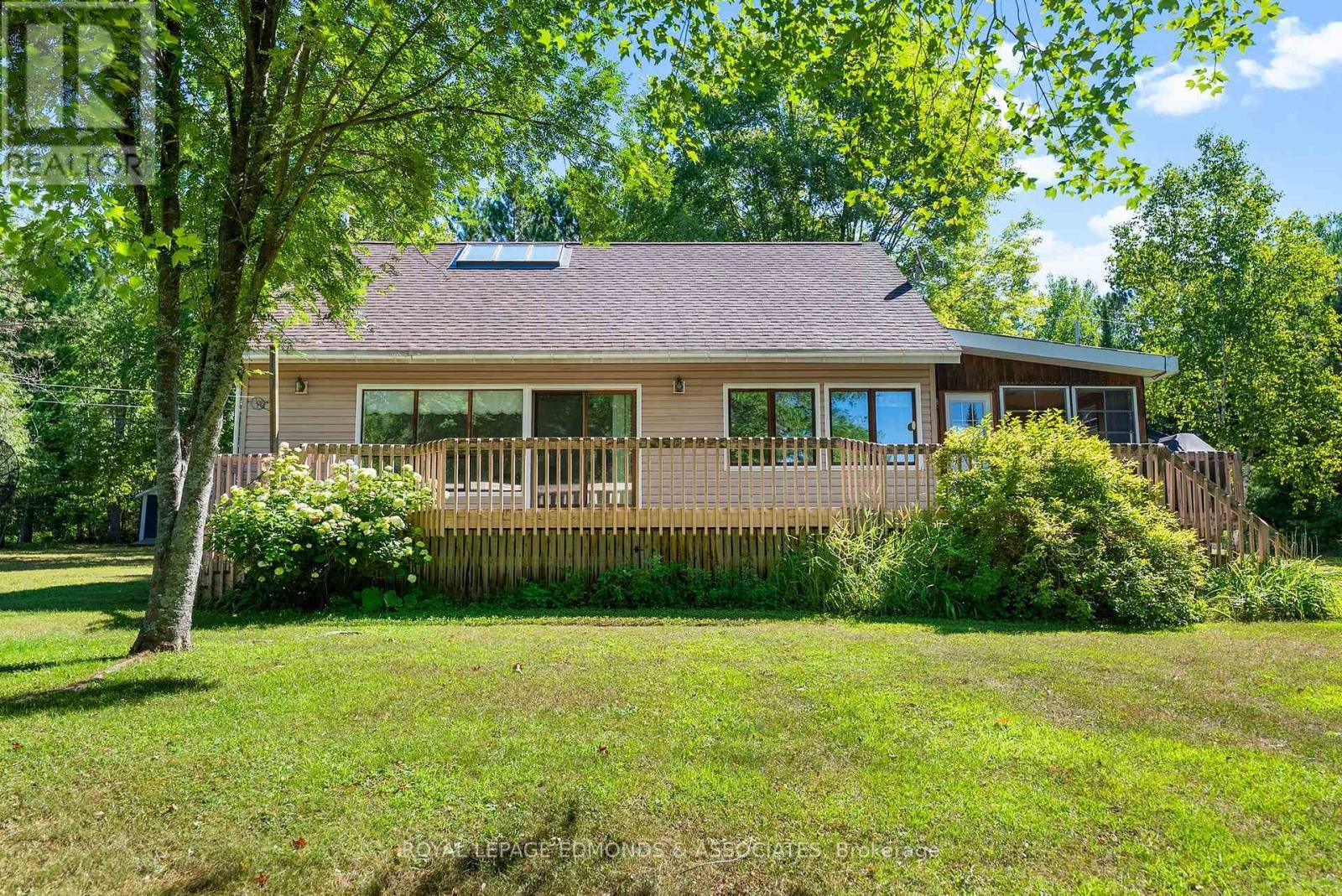 36 Crescent Drive, Brudenell, Lyndoch And Raglan, ON - Outdoor With Deck Patio Veranda