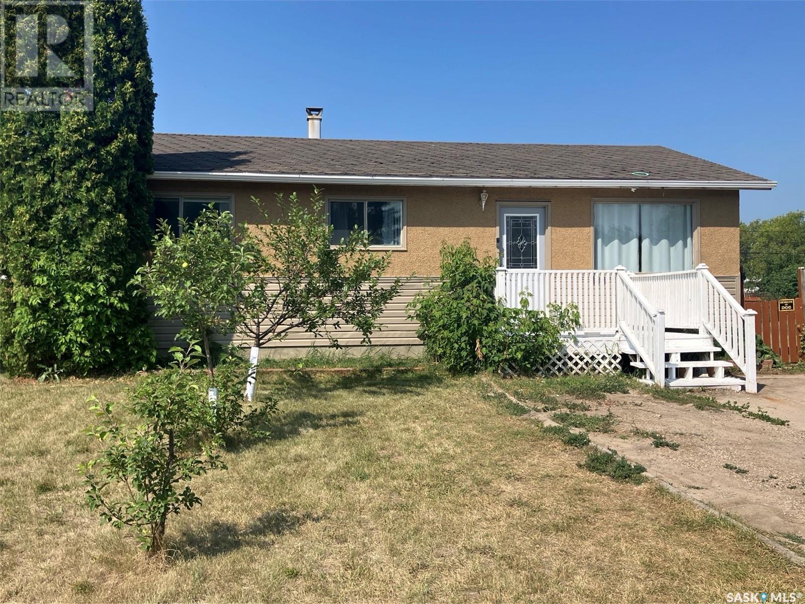 110 4Th Street N, Nipawin, SK - Outdoor With Deck Patio Veranda