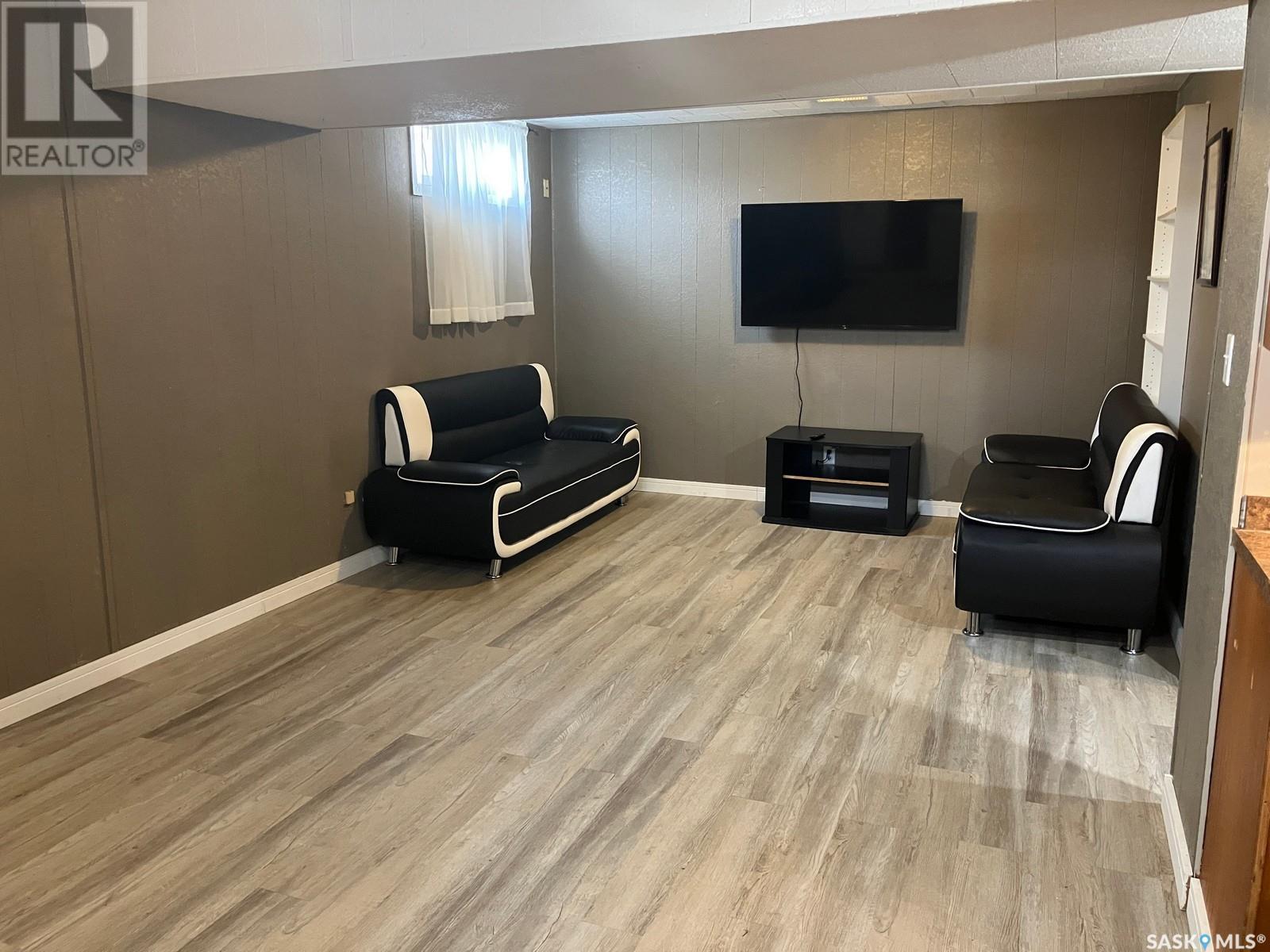 110 4Th Street N, Nipawin, SK - Indoor